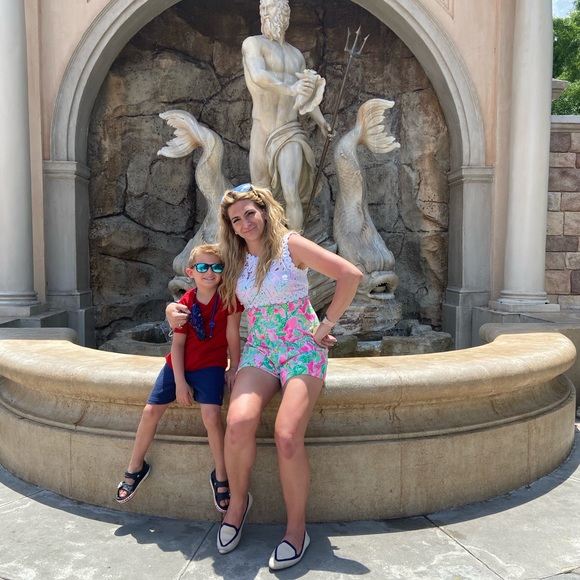 Dolce- Lilly Pulitzer/SCL/Rothy’s/Lele Sadoughi - Picture 16 of 17